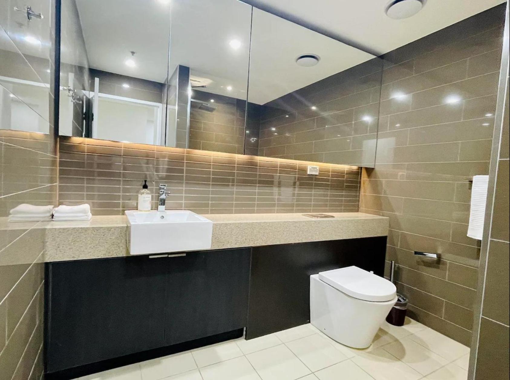Style 3 Pools Apartment