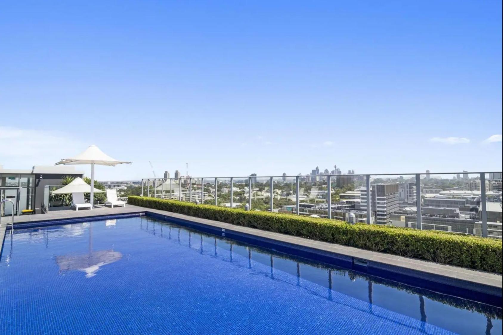 Style 3 Pools Apartment